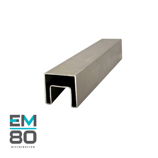 Main courante 40x40mm de couleur inox brossé s'installant sur le dessus d'un verre 12mm