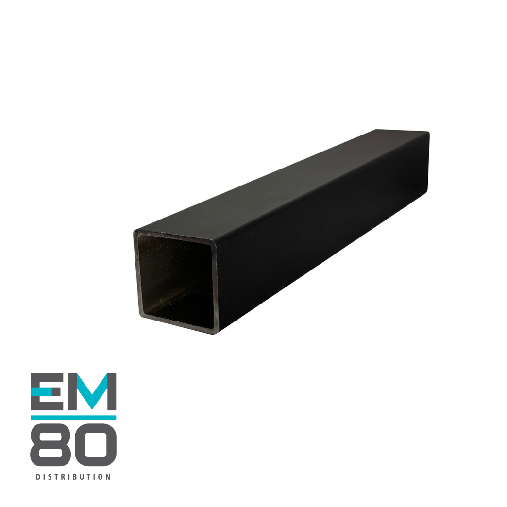 Main courante tubulaire 40x40mm de couleur noir mat s'installant au mur ou hors verre